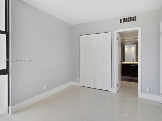 Building Photo - 20301 W Country Club Dr