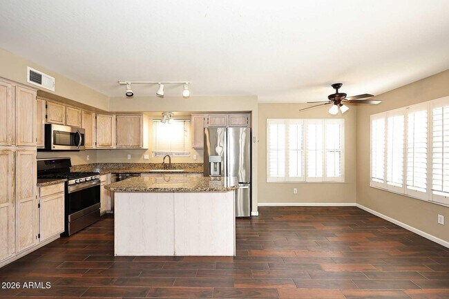 Building Photo - 4591 W Oakland St