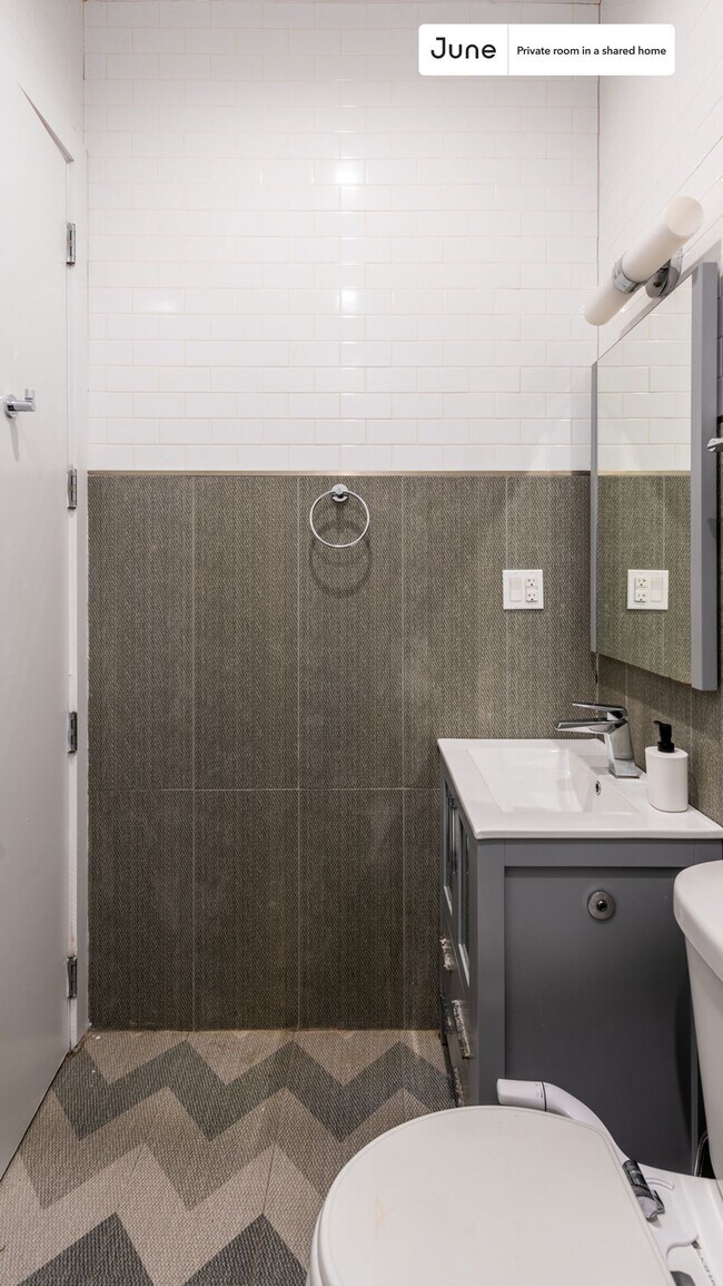 Building Photo - Room in Shared 4 bed/2 bath home