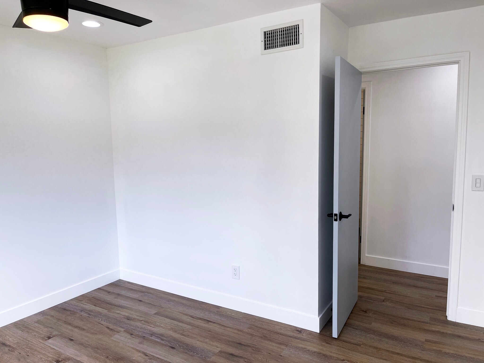 Building Photo - 6221 Glide Ave