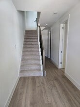 Building Photo - 808 Meadowcrest Dr