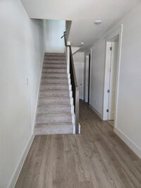 Building Photo - 808 Meadowcrest Dr