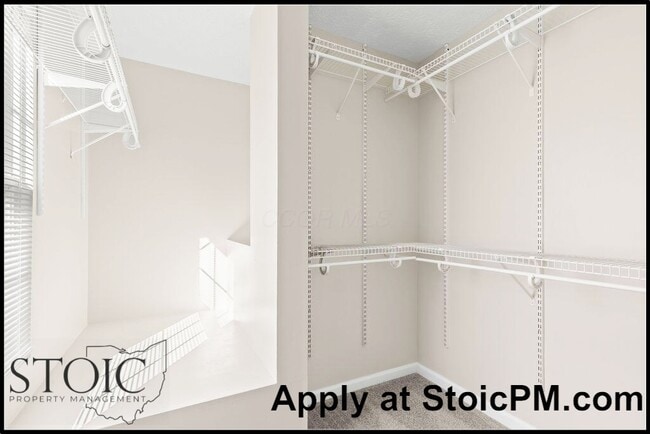 Building Photo - 1860 Meadowlawn Dr