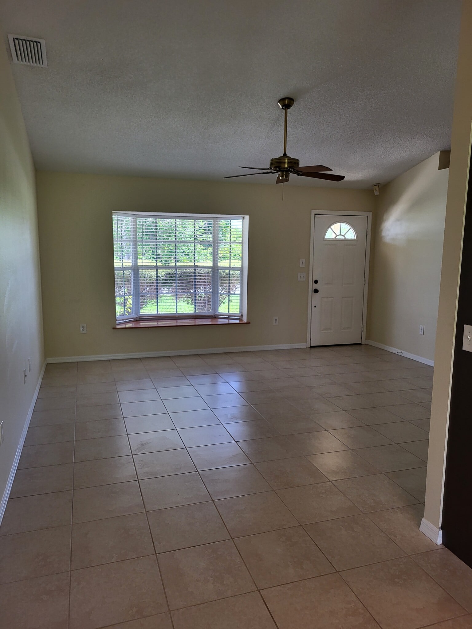 Building Photo - 10067 Topsail Ave