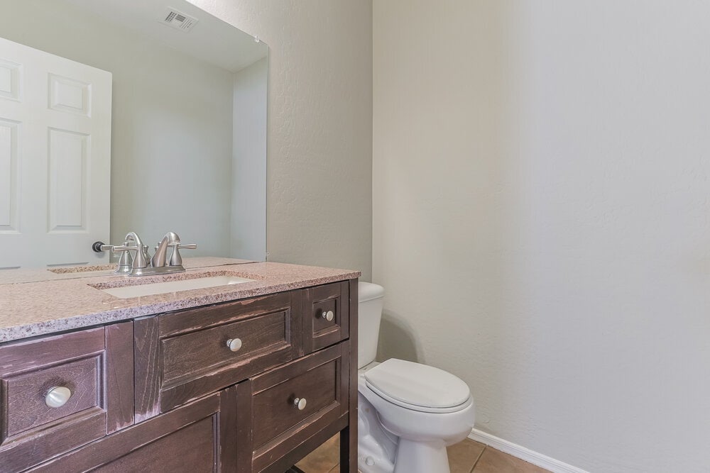 Building Photo - 1465 E Daniella Dr