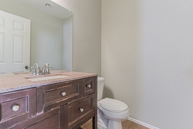 Building Photo - 1465 E Daniella Dr