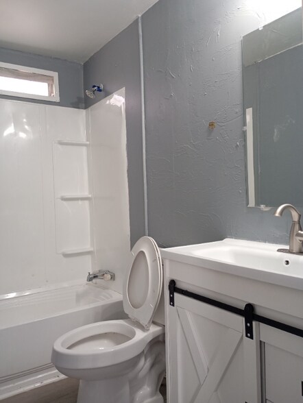 Building Photo - 14033 Bream Dr