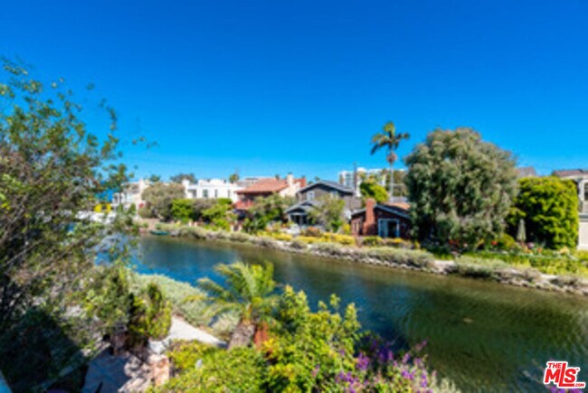 Building Photo - 225 Sherman Canal