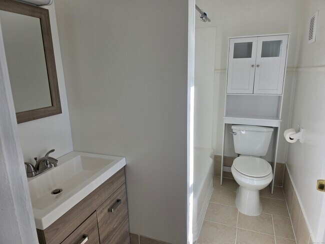 Building Photo - 147 Pearl St