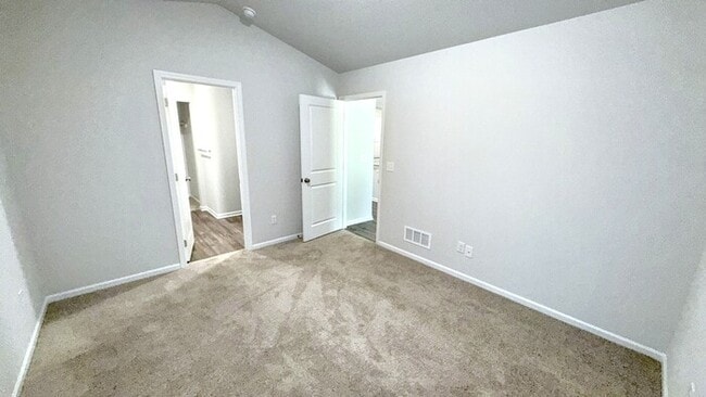 Building Photo - Lovely 4-Bedroom Home Near Ivanhoe Park / ...
