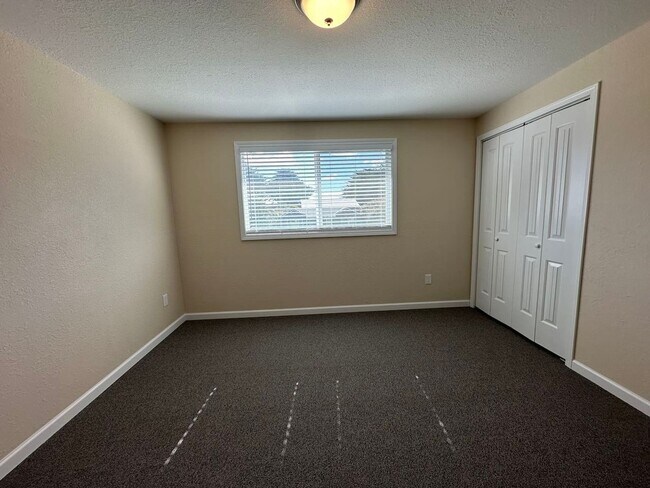 Building Photo - HOS174-Hoskin