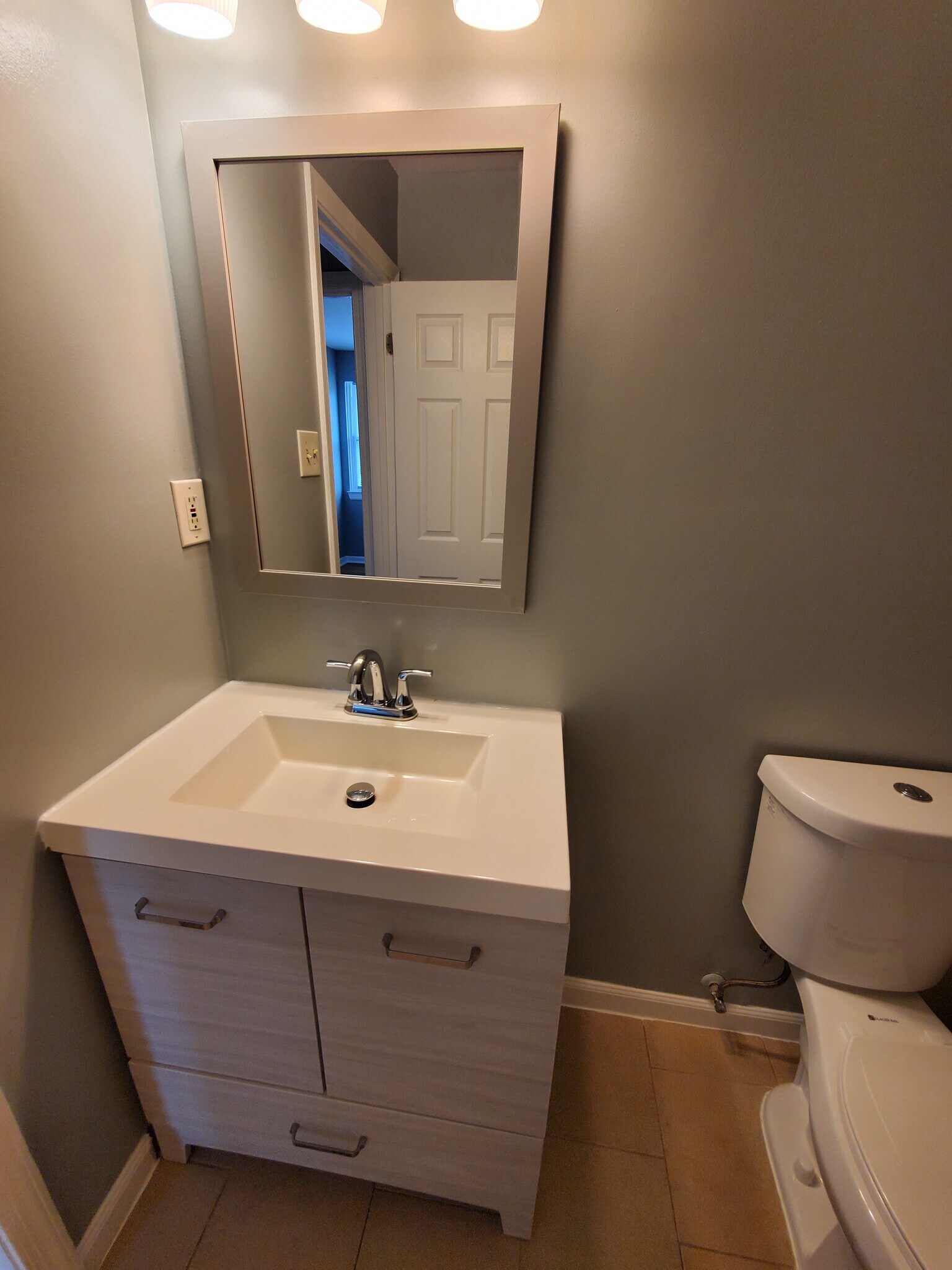 Main Bathroom - 2923 Sunset Ln