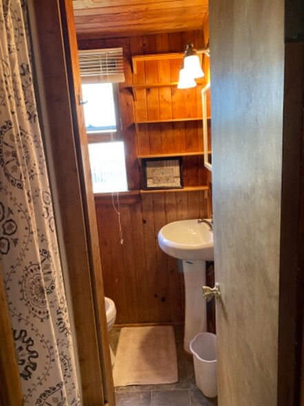 Building Photo - 5208 N Va Dare Trail