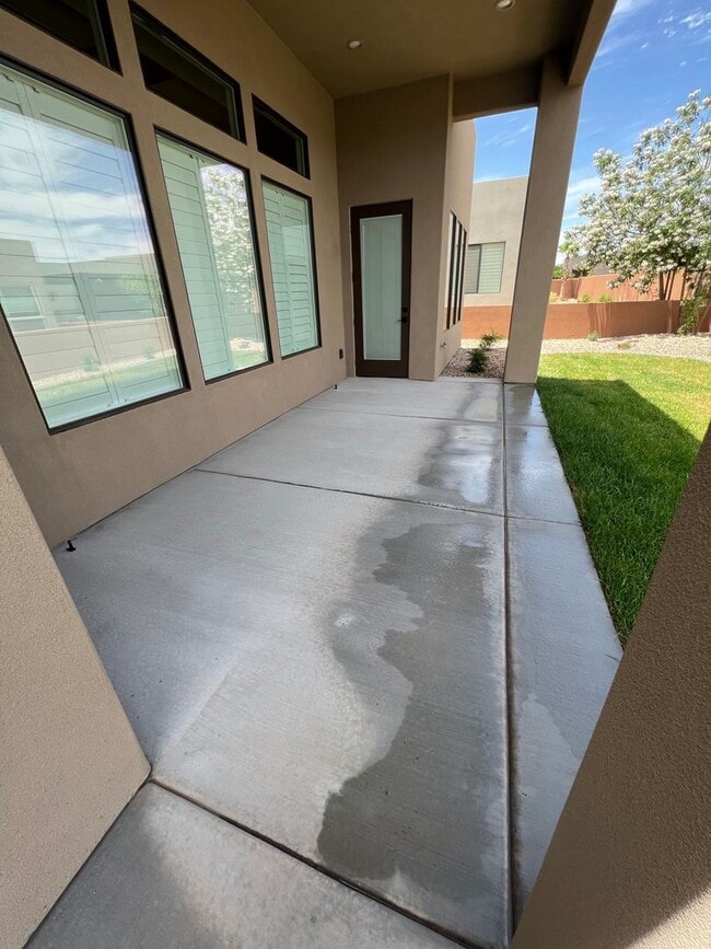 Building Photo - Beautiful 4 Bedroom, 4 Bathroom Home in Th...