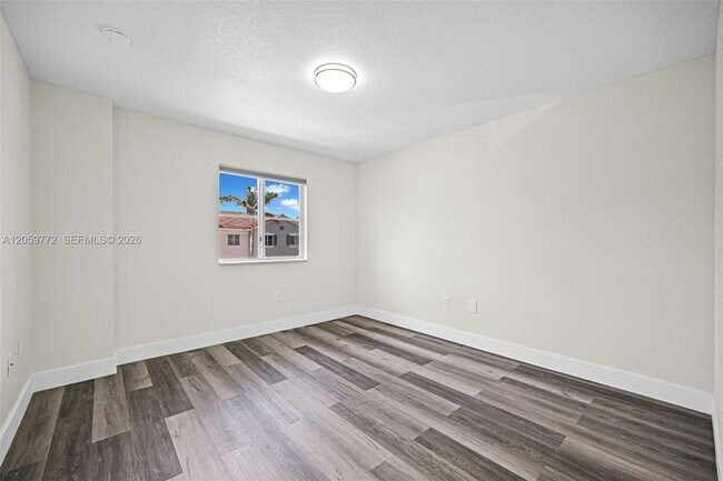 Building Photo - 1681 SE 30th St