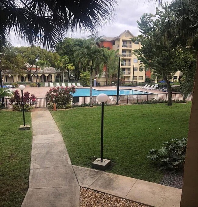 Building Photo - 8180 Geneva Ct