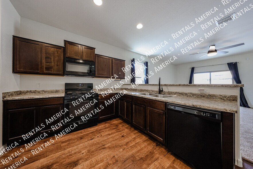 Building Photo - 38086 W Isabella Ln