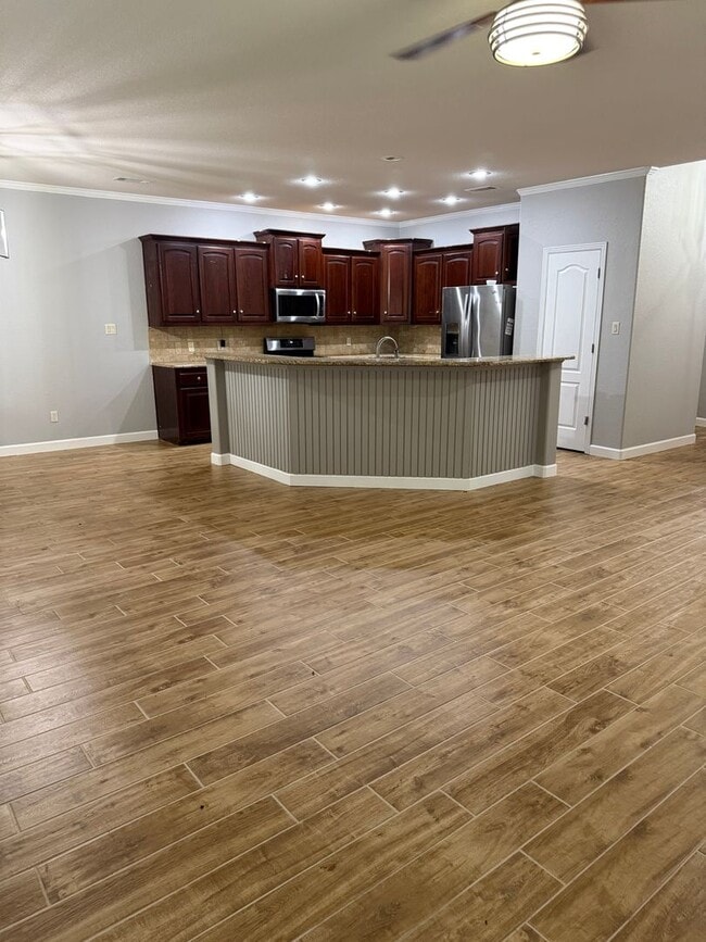 Building Photo - Beautiful 3 Bedroom and 2 Bathroom House