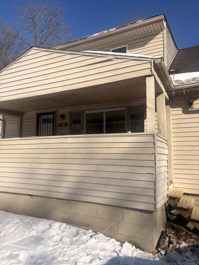 Building Photo - 18176 Kentfield St