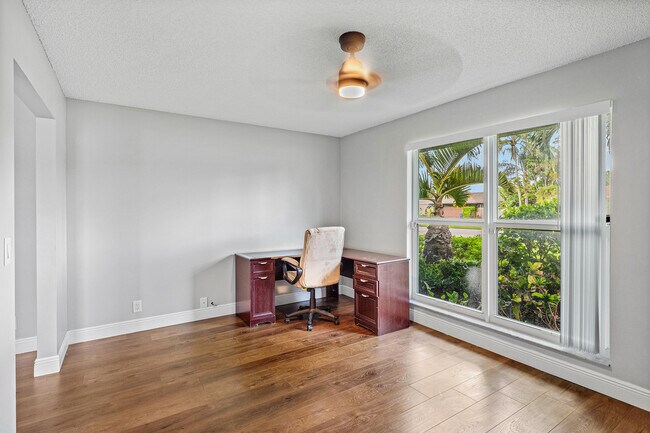 Building Photo - 1100 Basswood Pl