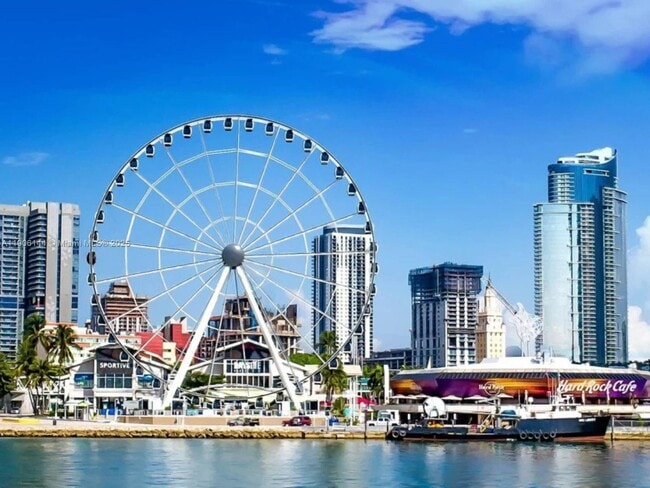 Building Photo - 321 NE 26th St