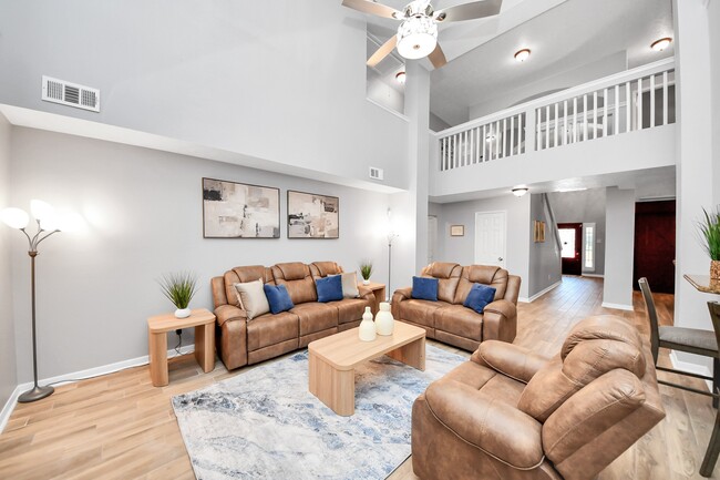 Building Photo - 12711 Laurel Bank Way