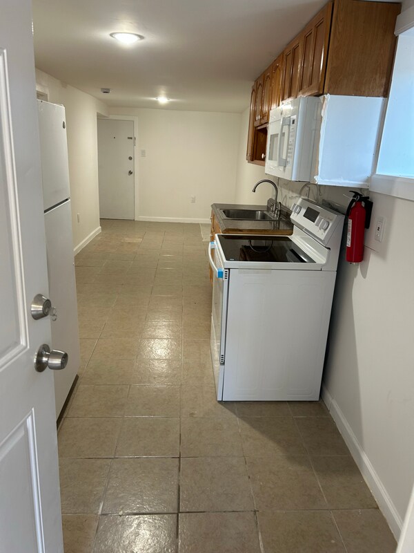 Building Photo - 66 Linden Ave