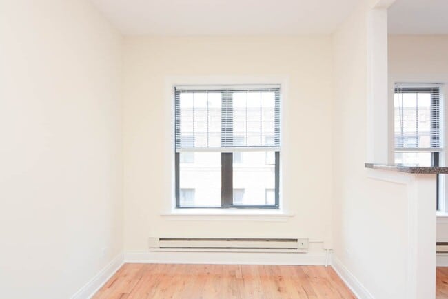 Building Photo - 631 W Cornelia