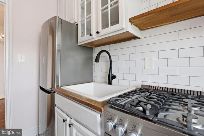 Building Photo - 1365 Kennedy St NW