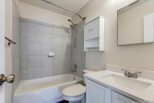 Building Photo - 5002 River Kenton