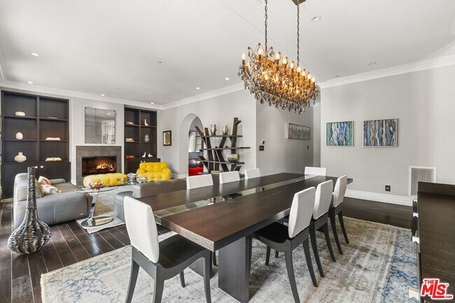Building Photo - 2422 Cazaux Pl