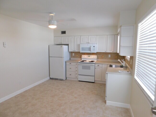 Building Photo - 741 Hummingbird Way