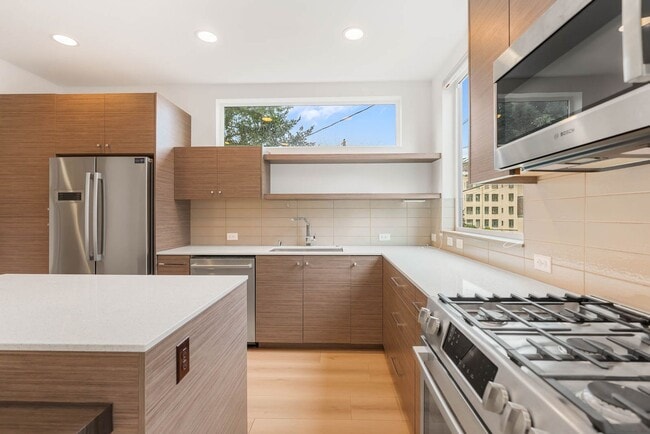 Building Photo - 113 17th Ave E