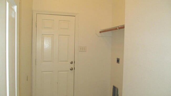 Building Photo - 7905 Diamond Oak Dr