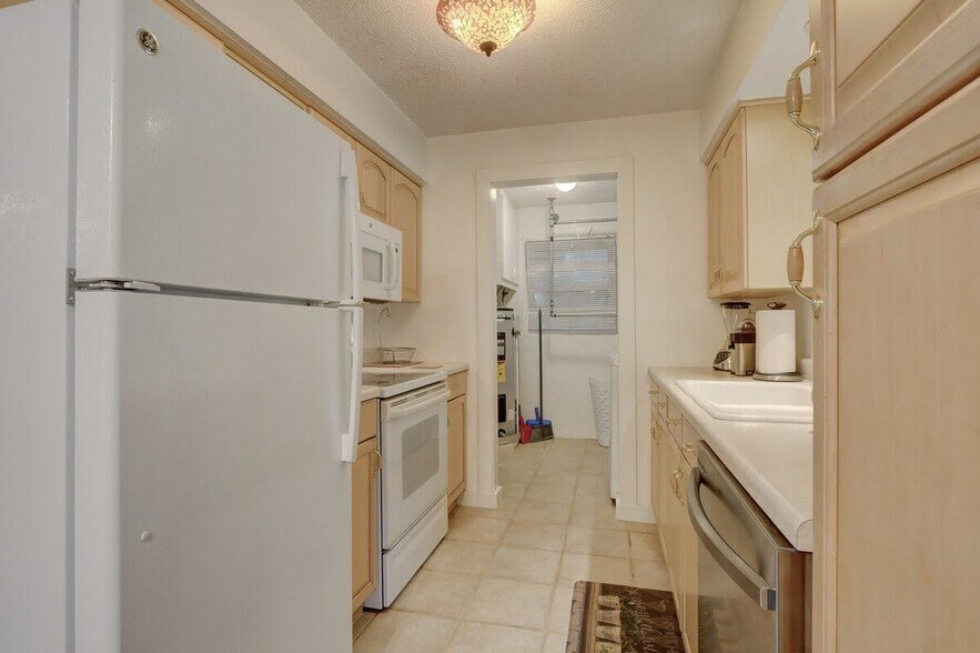 Building Photo - 10325 Tarrah Ln