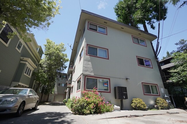 Building Photo - 2732 Benvenue Ave