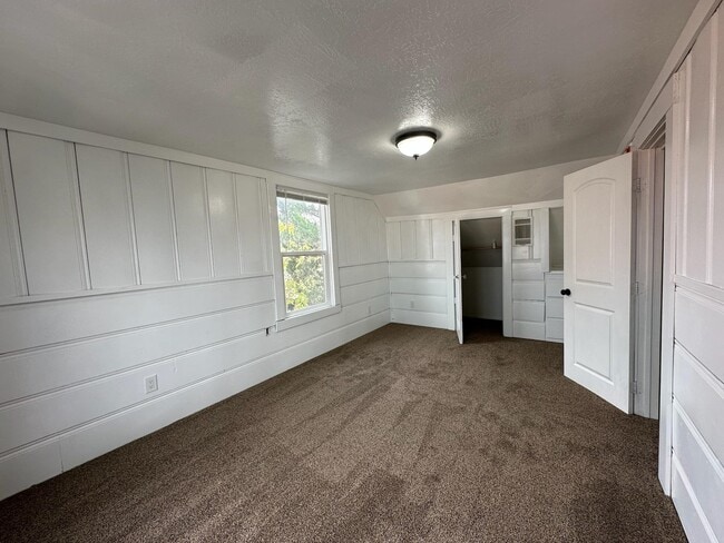 Building Photo - 315 W 3rd St