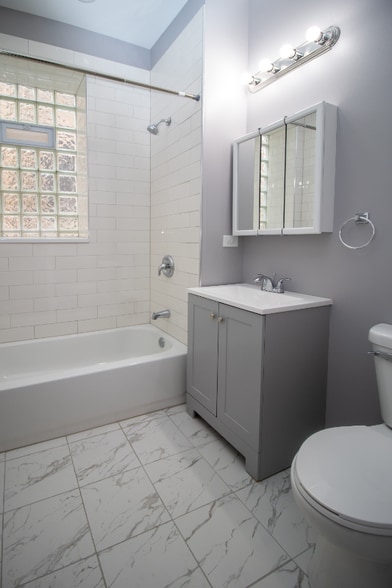 Building Photo - 5310 S Harper Ave