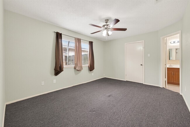 Building Photo - 6630 Harpers Dr