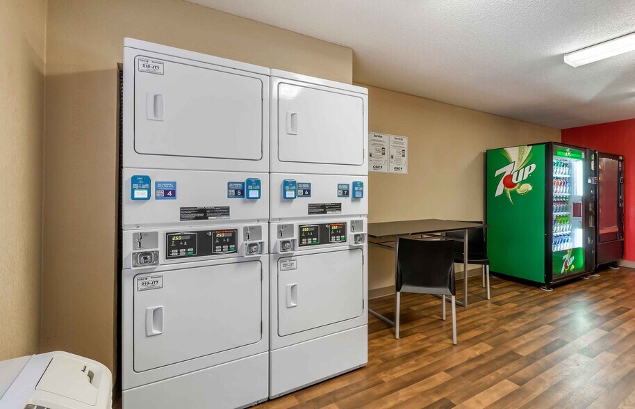 Building Photo - Furnished Studio-Des Moines - West Des Moines