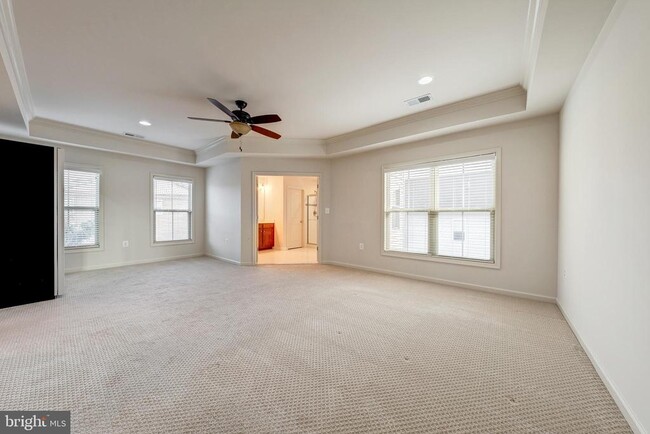 Building Photo - 42541 Dreamweaver Dr