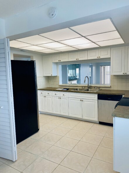 Building Photo - 200 S Sykes Creek Pkwy