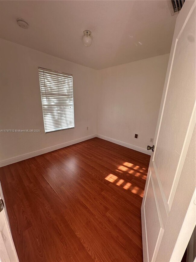Building Photo - 3181 SW 129th Ave