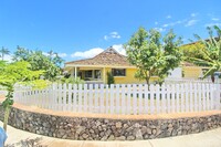 Building Photo - Single Level 5bed/2bath Home in Beautiful ...