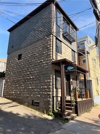 Building Photo - 494 Thames St