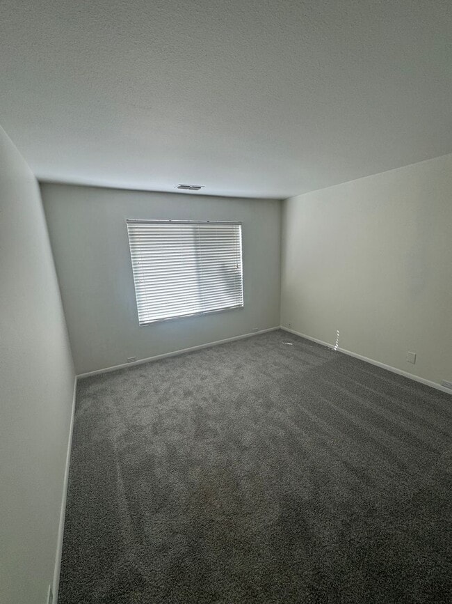 Building Photo - BEAUTIFUL 2 STORY CONDO IN THE CAMPUS COMM...