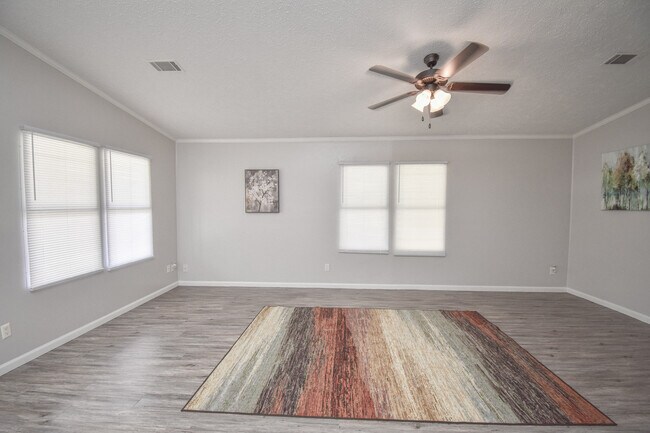 Building Photo - 807 E Mesquite Ln