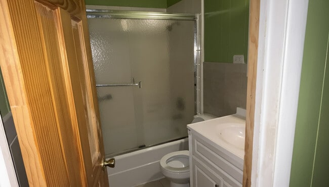 Building Photo - 2665 Chatsworth Ct