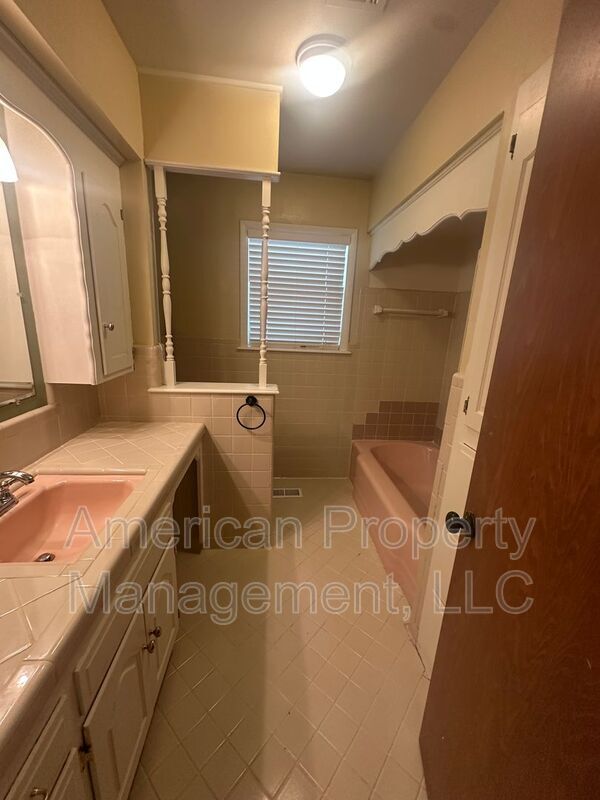 Building Photo - 4651 S Norwood Ave