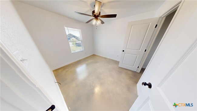 Building Photo - 905 Smoke Tree Ln